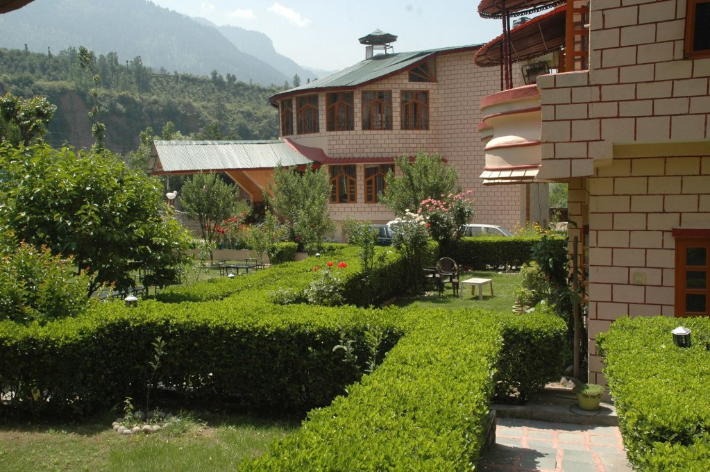 Hilltone Resorts,Haripur,3 star