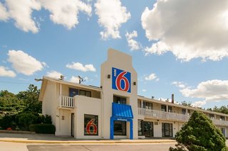 motel 6 leominster ma