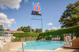 motel 6 leominster ma