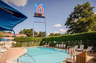 motel 6 leominster ma