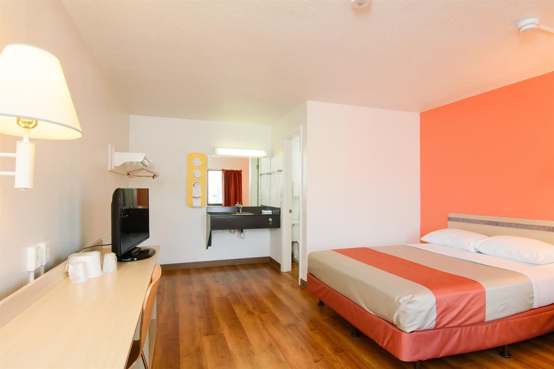 motel 6 leominster ma