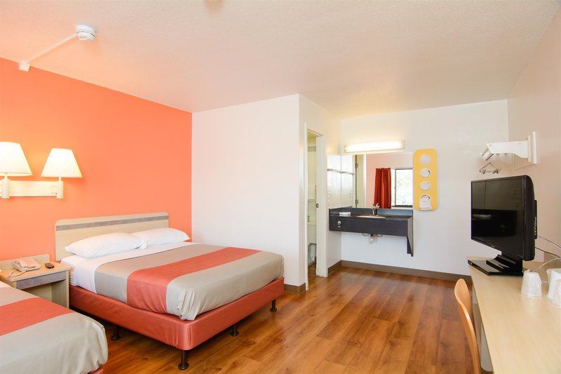 motel 6 leominster ma