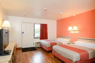 motel 6 leominster ma