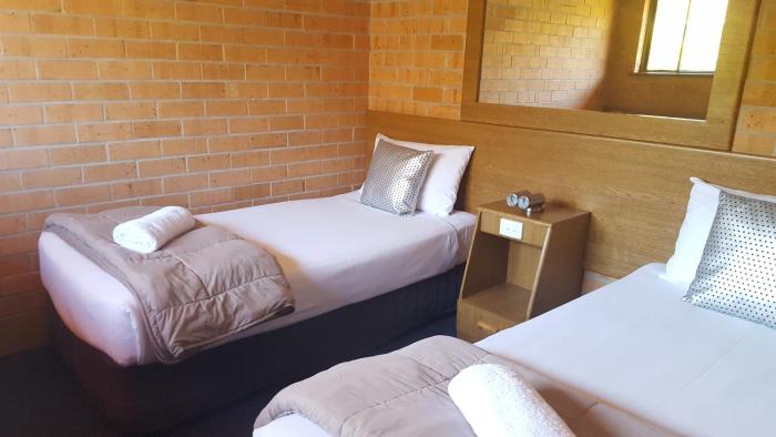 royal palms motor inn