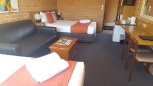 royal palms motor inn