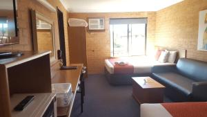 royal palms motor inn