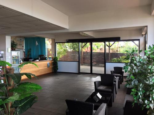 tahiti airport motel