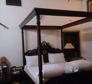 hotel nirwana palace