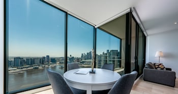 melbourne private apartments collins wharf waterfront docklands