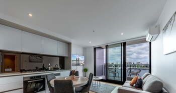 melbourne private apartments collins wharf waterfront docklands