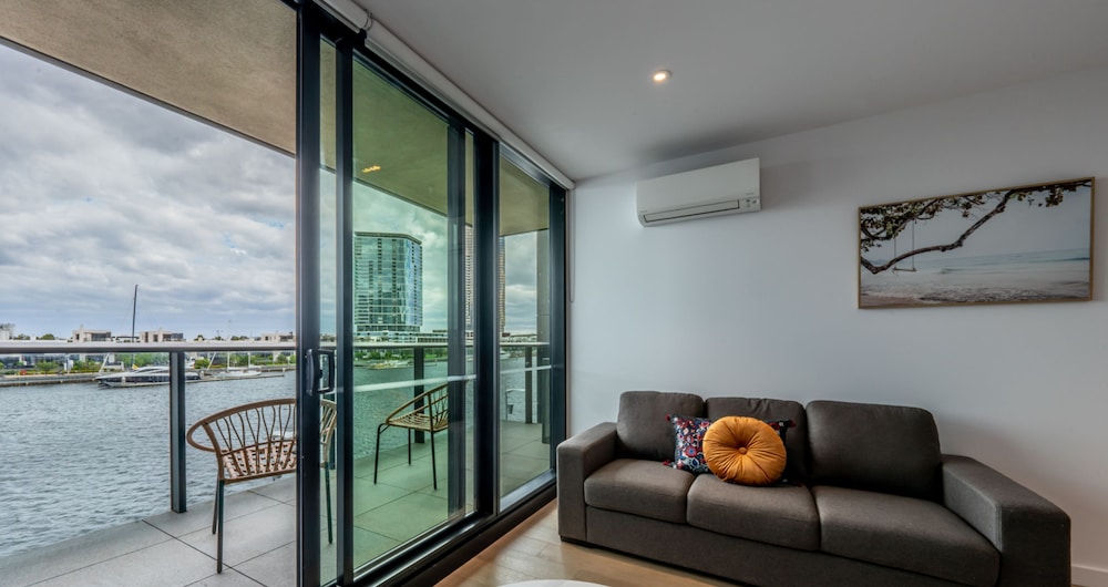 melbourne private apartments collins wharf waterfront docklands