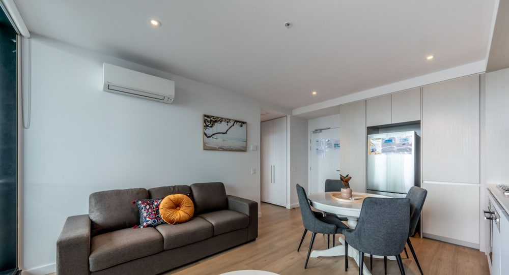 melbourne private apartments collins wharf waterfront docklands