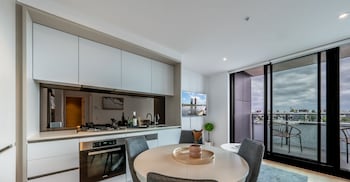 melbourne private apartments collins wharf waterfront docklands