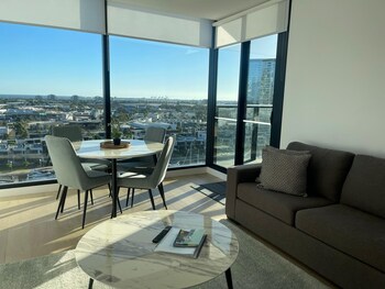 melbourne private apartments collins wharf waterfront docklands
