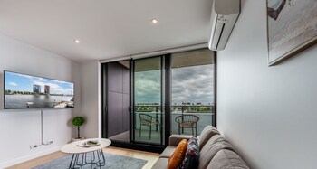 melbourne private apartments collins wharf waterfront docklands
