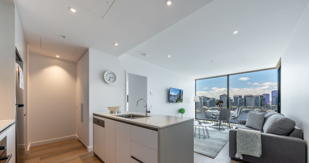 melbourne private apartments collins wharf waterfront docklands