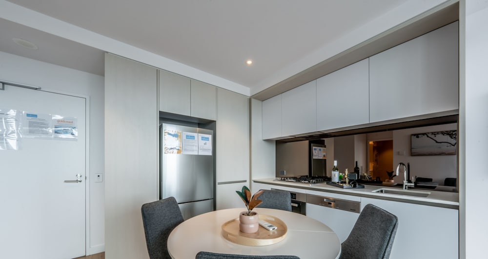 melbourne private apartments collins wharf waterfront docklands