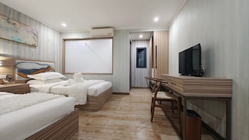 erus suites hotel boracay