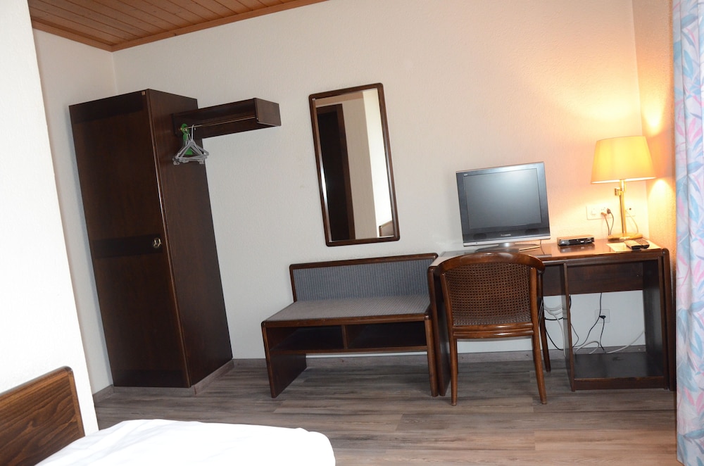 hotel restaurant lowen worb