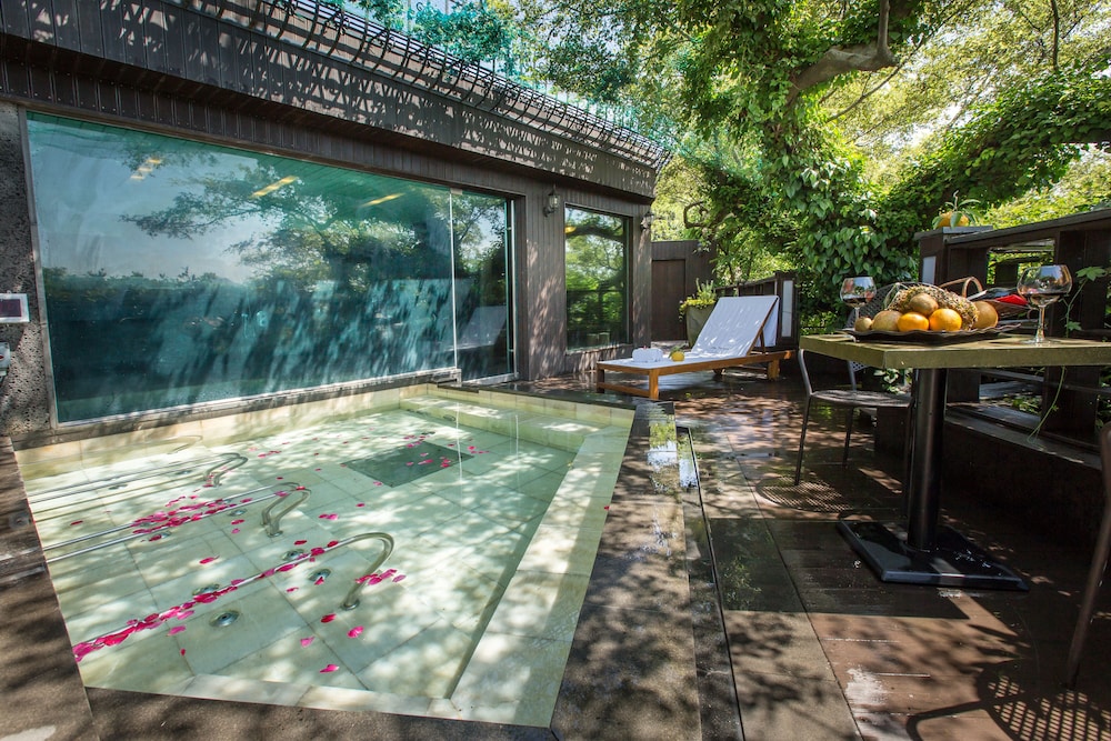 seaes hotel and resort