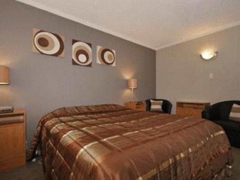Kiwi Studios Motel,Longburn>>Palmerston North,4 star