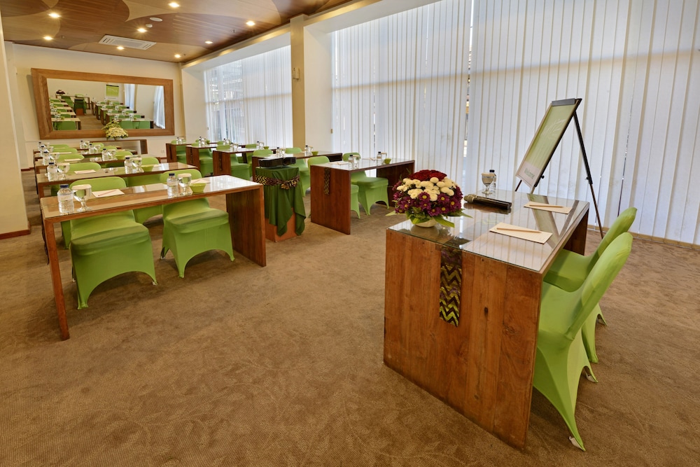 whiz hotel malioboro yogyakarta