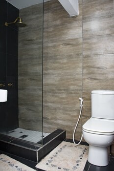 boutique vllla on the rocks