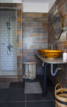 boutique vllla on the rocks