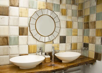 boutique vllla on the rocks