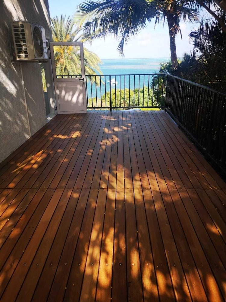 boutique vllla on the rocks