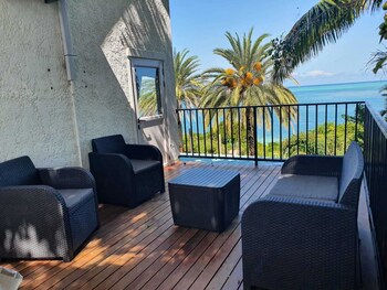 boutique vllla on the rocks