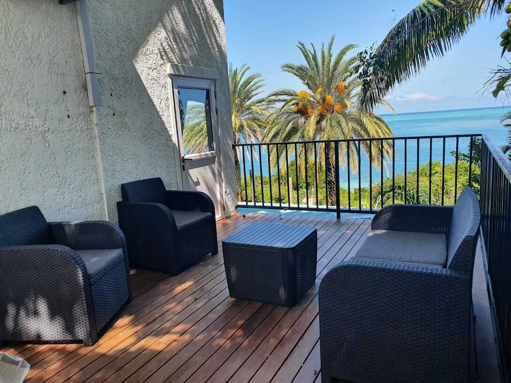 boutique vllla on the rocks