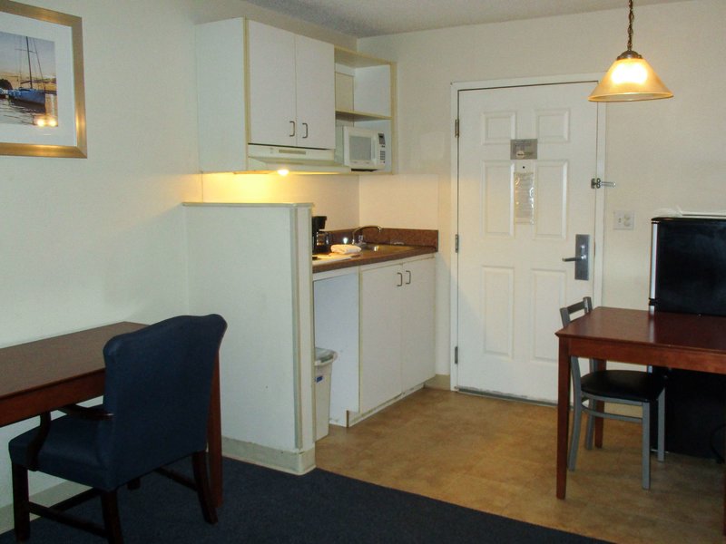 studio 6 hampton va langley afb area