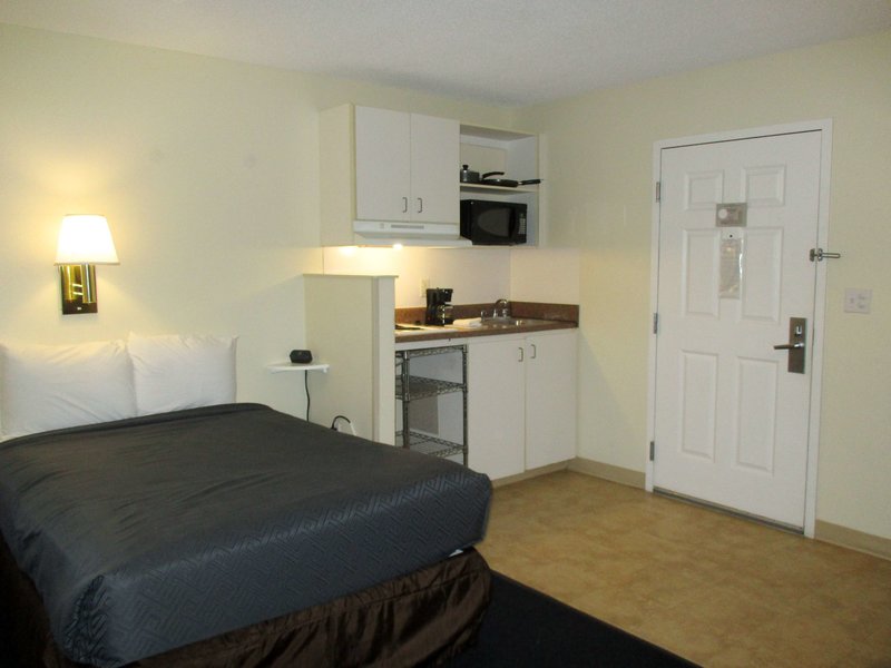 studio 6 hampton va langley afb area
