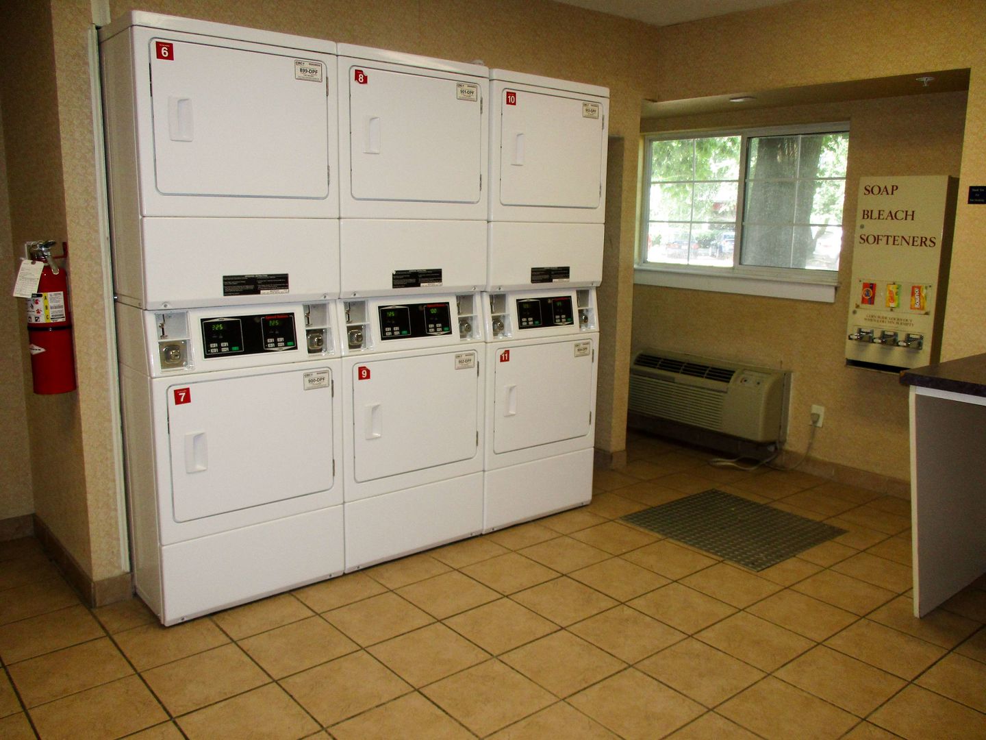 studio 6 hampton va langley afb area