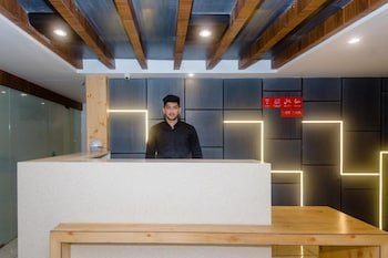 Riva International,Mumbai Suburban>>Mumbai,3 star