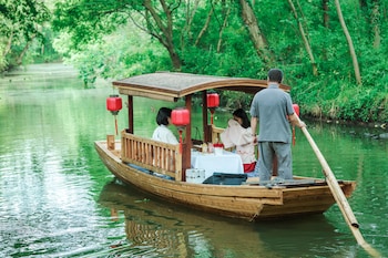 sheraton grand hangzhou wetland park resort