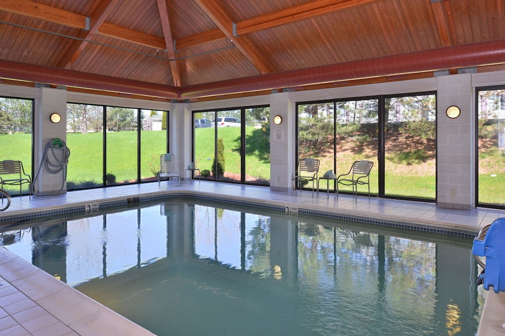 fairfield by marriott rochester henrietta university area