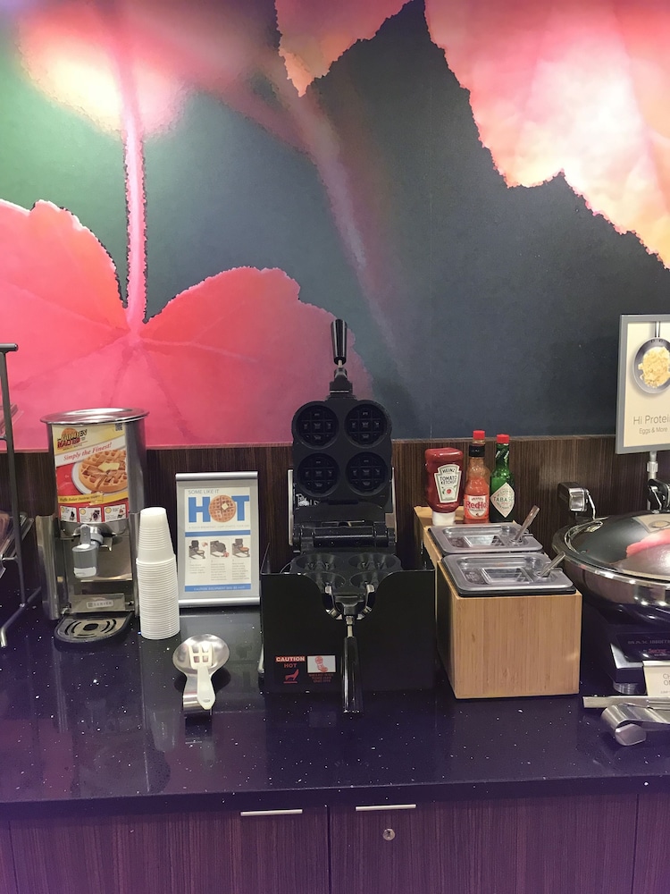 fairfield by marriott rochester henrietta university area