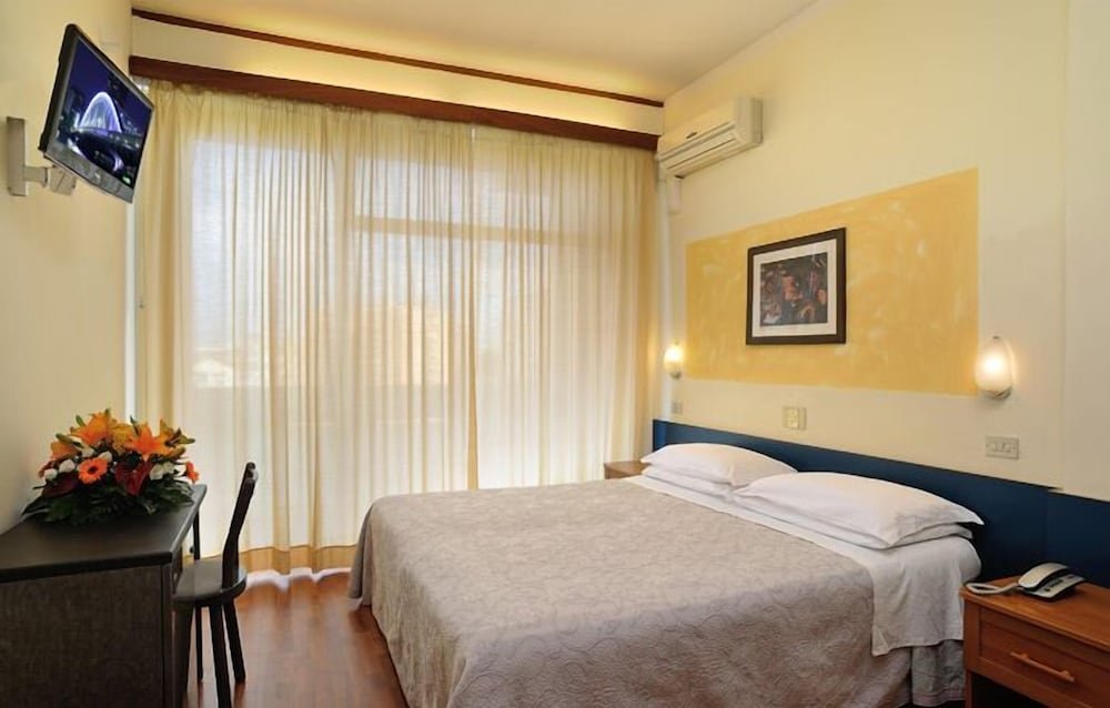 Due Pavoni,Marche>>Ancona,3 star