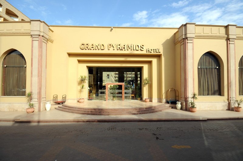 grand pyramids hotel