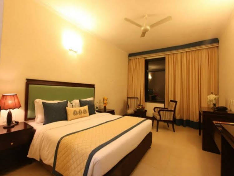 treehouse dwarka hotel and club