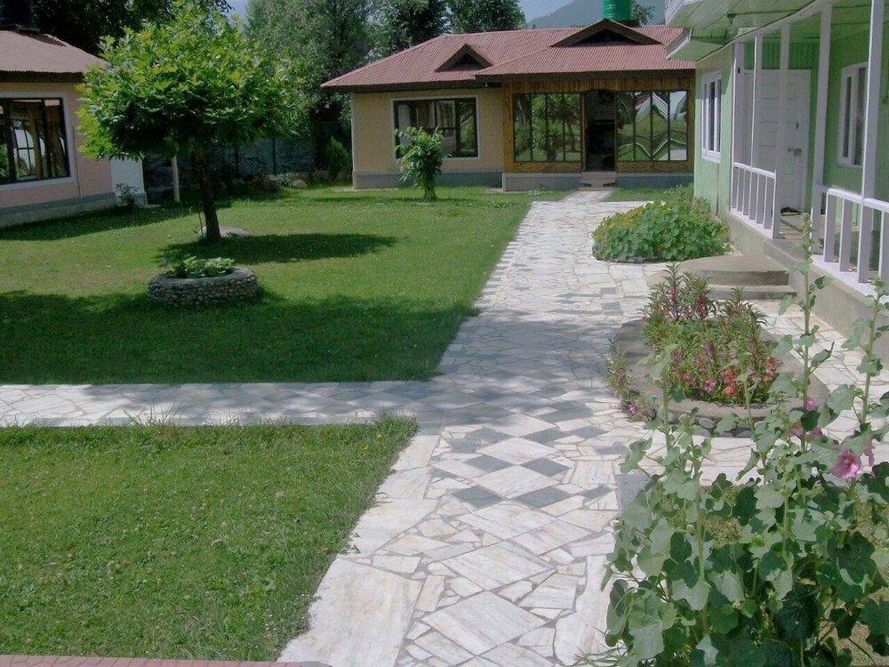 Pahalgam Resort And Cottages,Batkoot,3 star