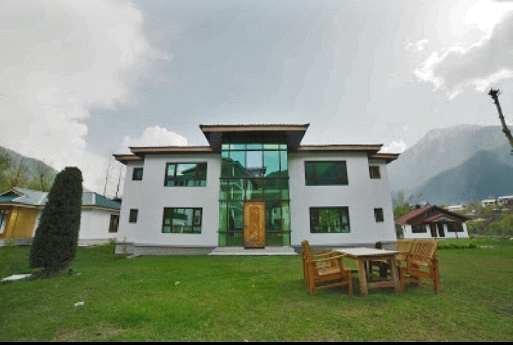 Pahalgam Resort And Cottages,Batkoot,3 star