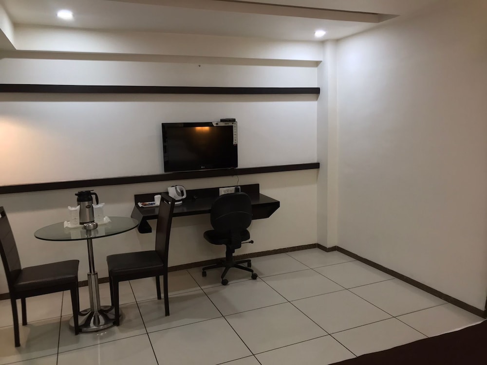 pearl hotel and banquets