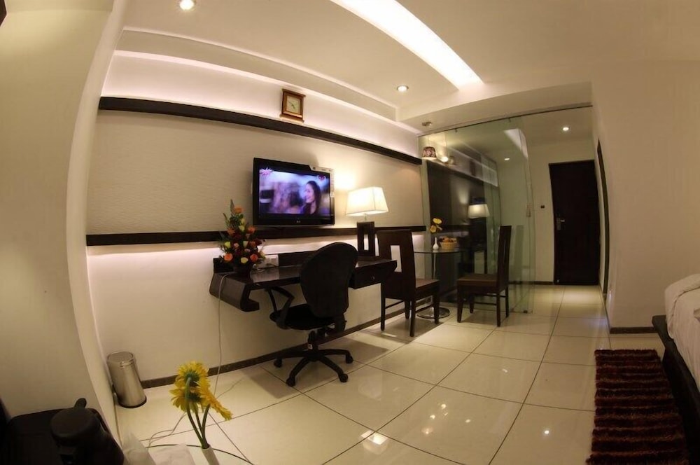 pearl hotel and banquets