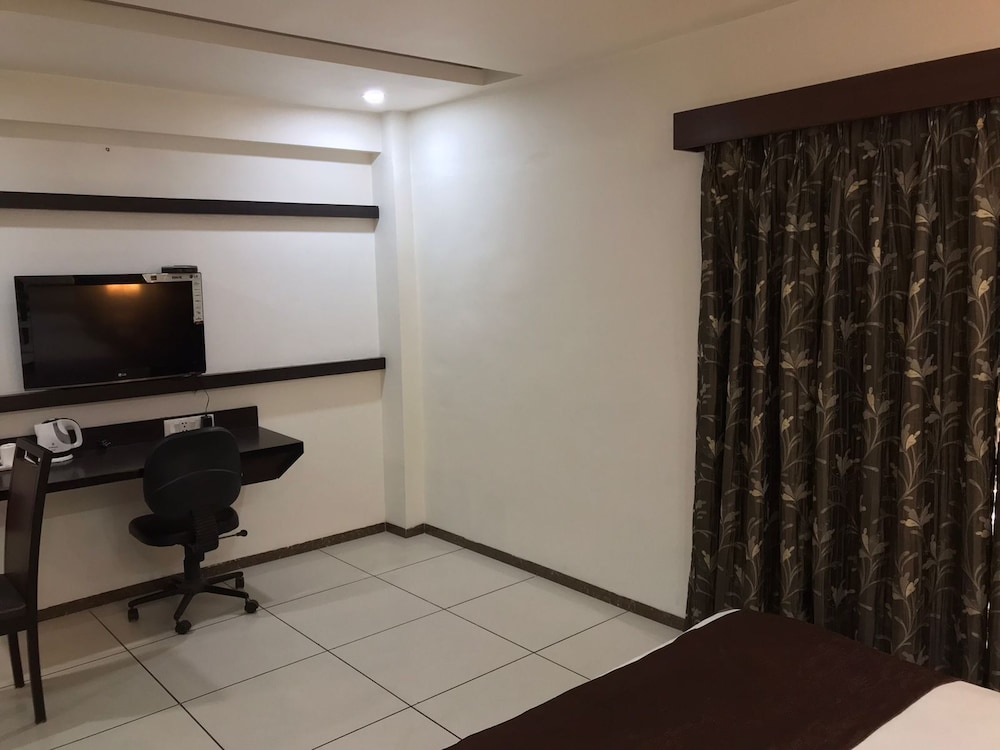 pearl hotel and banquets