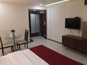 pearl hotel and banquets