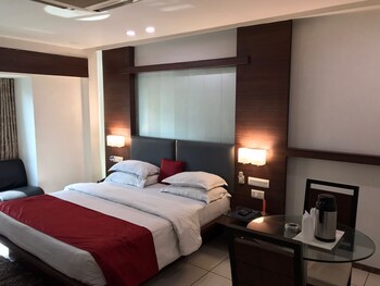 pearl hotel and banquets