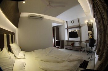 pearl hotel and banquets